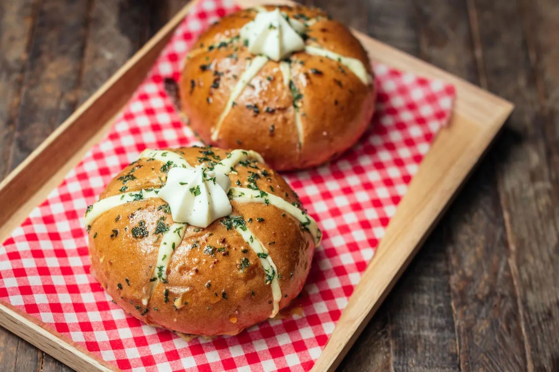 korean-style-cream-cheese-garlic-bread-recipe