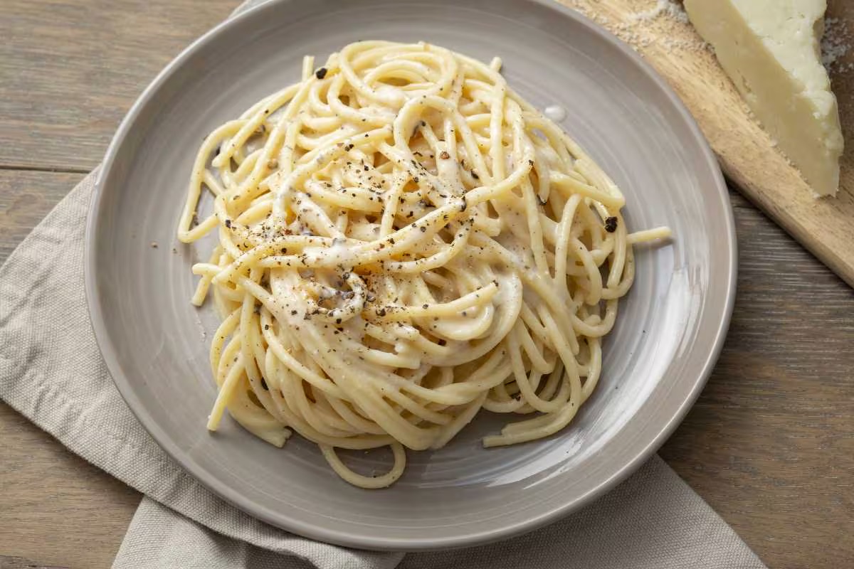 spaghetti-cacio-e-pepe-recipe