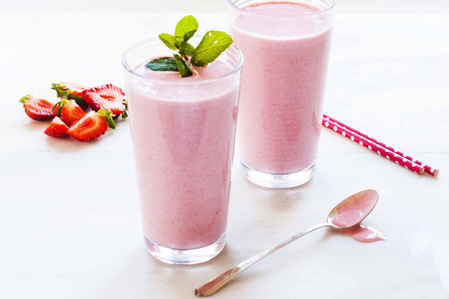 strawberry-oatmeal-breakfast-smoothie-recipe